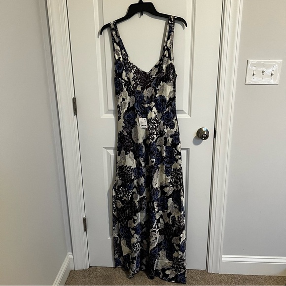Free People Worth‎ The Wait Silky Floral Maxi Dress Dark Night Combo Size Medium - Picture 4 of 7